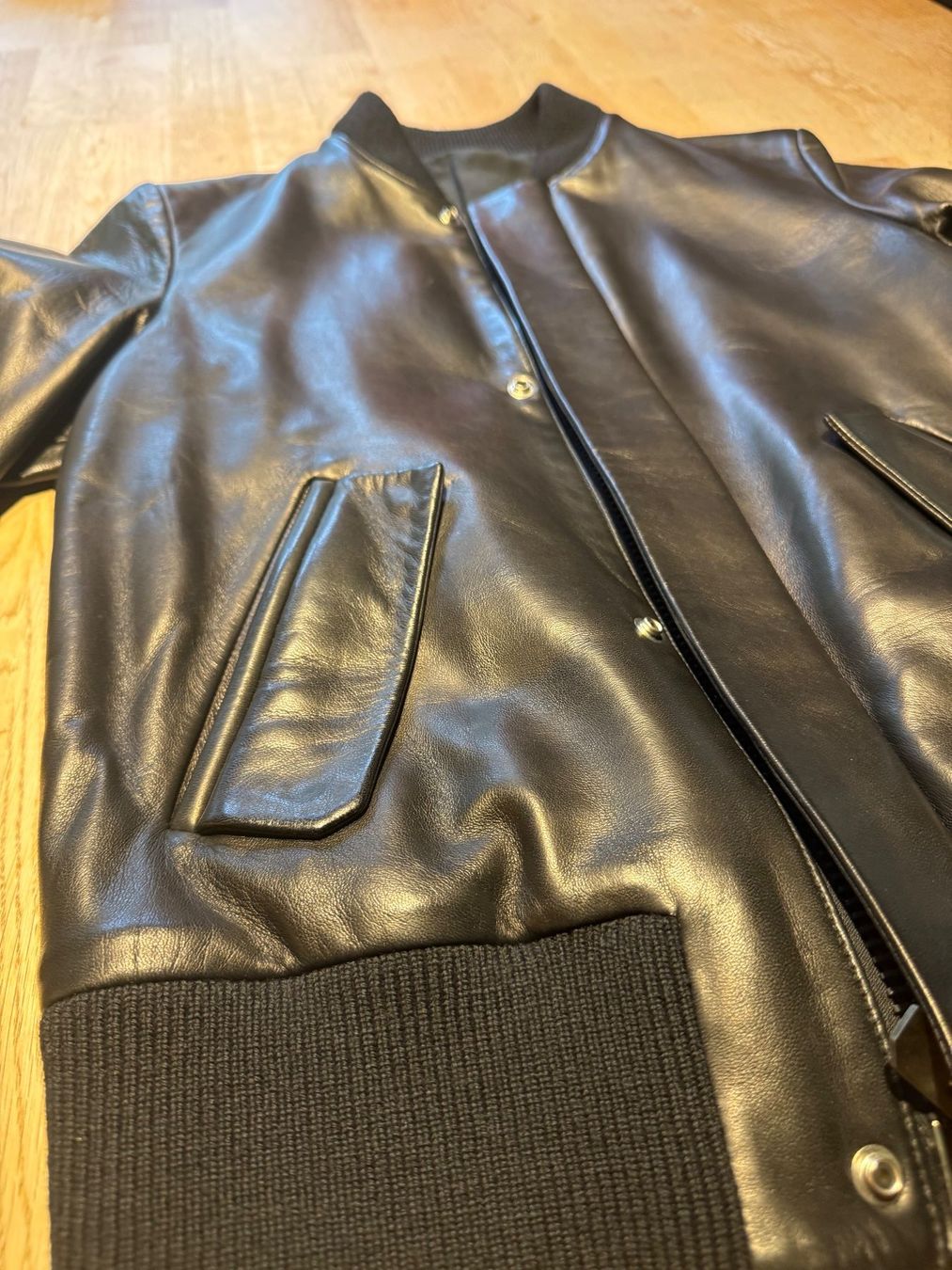 Bally Giacche: Bally Black Lambskin Leather Bomber Jacket – Usato da Grund b. Gstaad venduto da ReLuxe 3