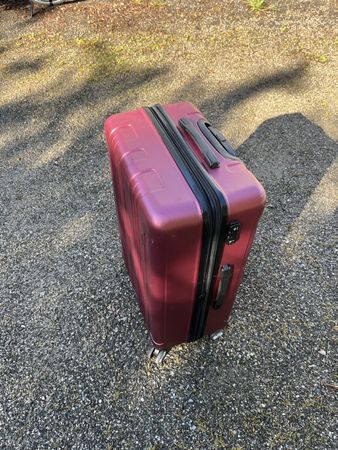 Valise bordeaux à roulettes extensible acheter chez Manor