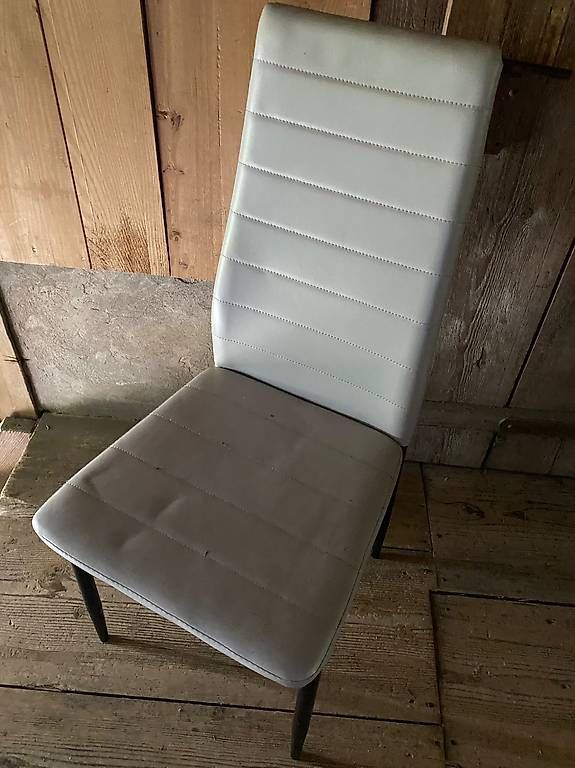 Chaises: 1 Stuhl – D'occasion à Strengelbach par Luftschutzsoldat
