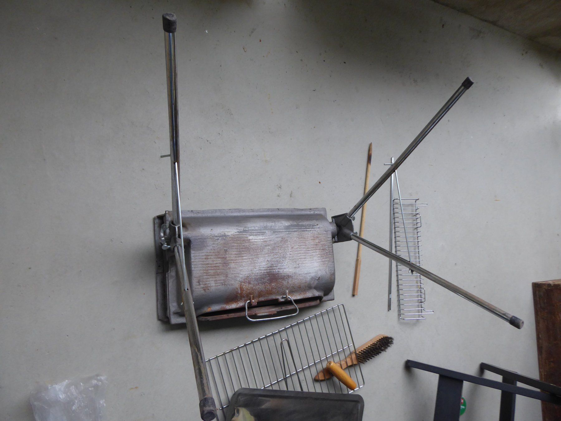 Griglie: Holzkohlengrill portabel und kompakt – Usato da Adliswil venduto da HeinzundDoris 7