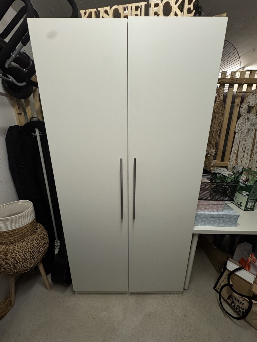 Schränke: Schrank 2x1m – Gebraucht aus Pfäffikon ZH von michi_fluck