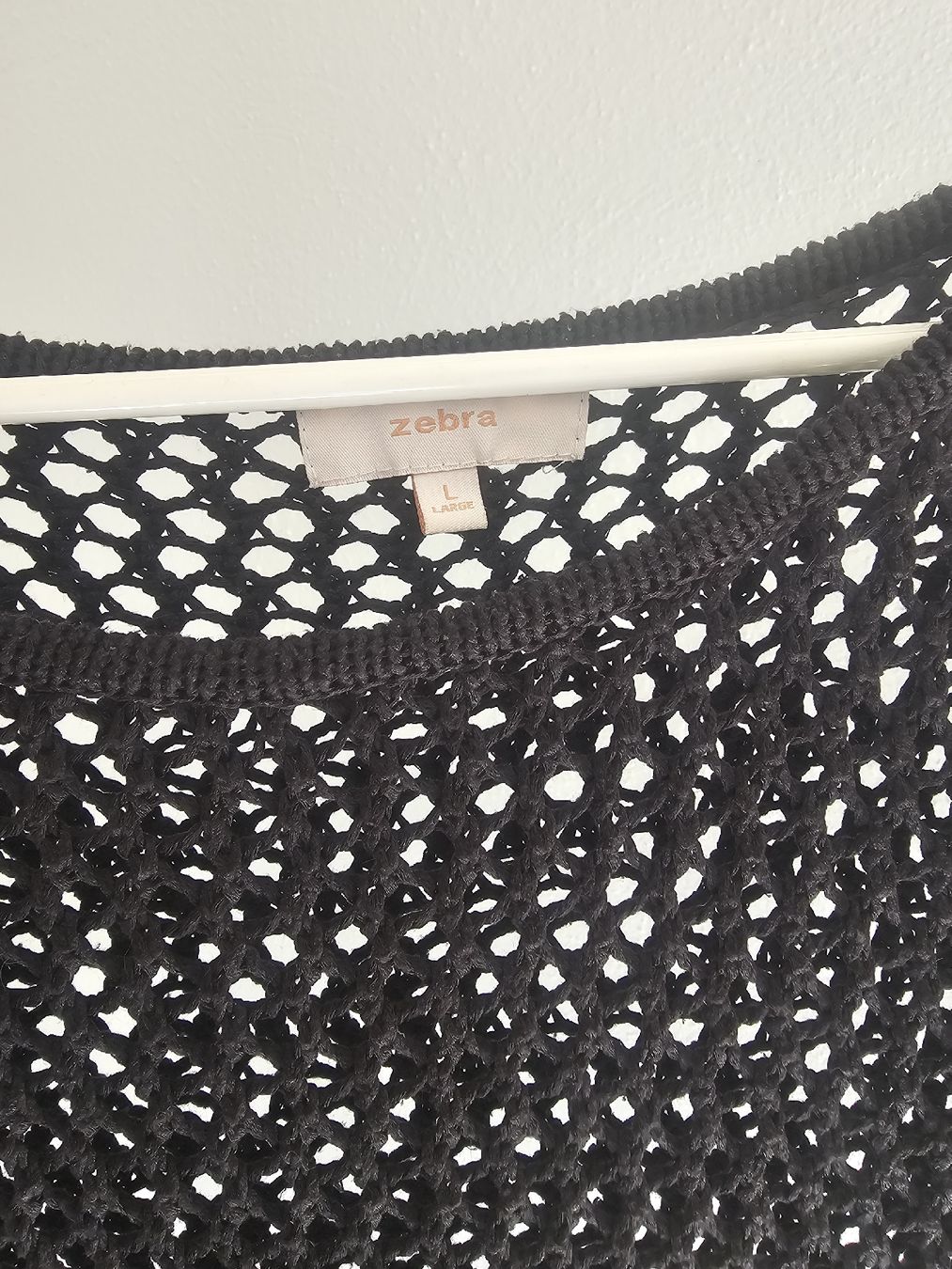 Pullover & Sweatshirts: Pull en maille ajourée noir, taille L – Gebraucht aus Sornetan von T.a333 1