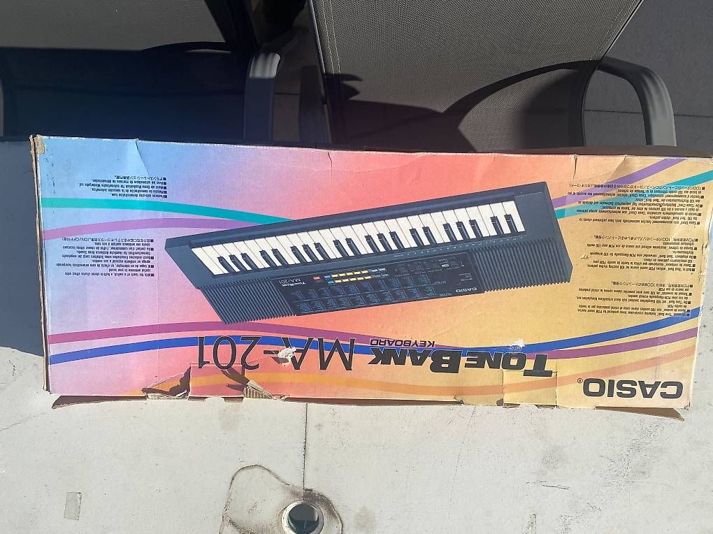Strumenti musicali: Synthétiseur de musique – Usato da Lausanne venduto da fif_8dgg 1
