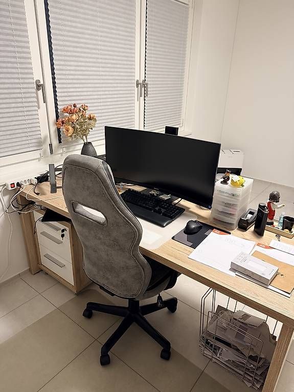 Scrivanie: Komplettes Büro Mobiliar mit Stuhl – Usato da Neuenhof venduto da sgi92 1