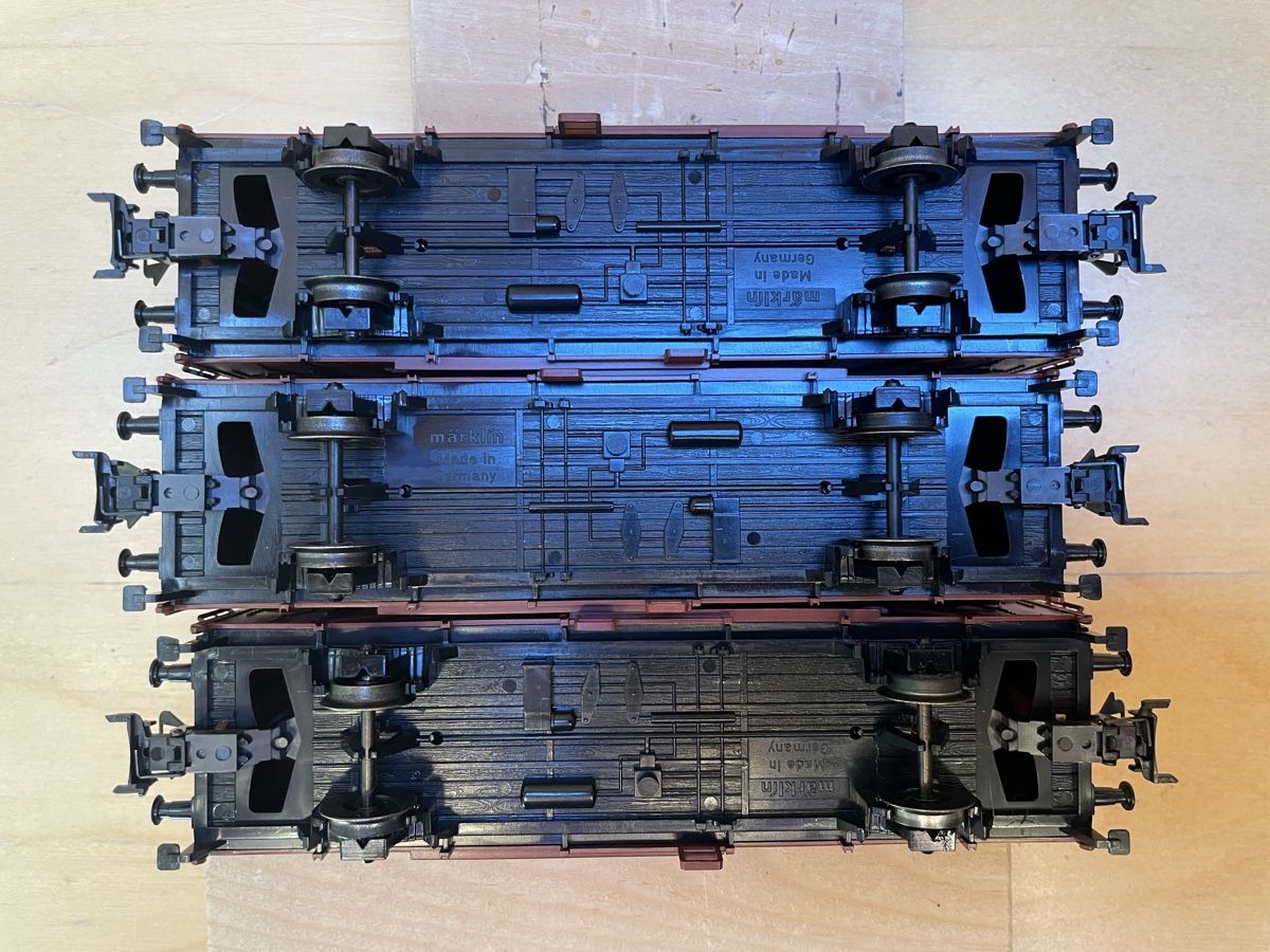 Märklin Trains électriques: 3 Märklin gedeckte Güterwagen DB – D'occasion à Rickenbach ZH par u2540 2