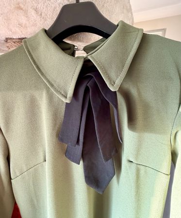 Robe verte avec nœud noir taille S