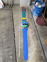 Wanduhr Swatch Maxi Design bunt grosser 