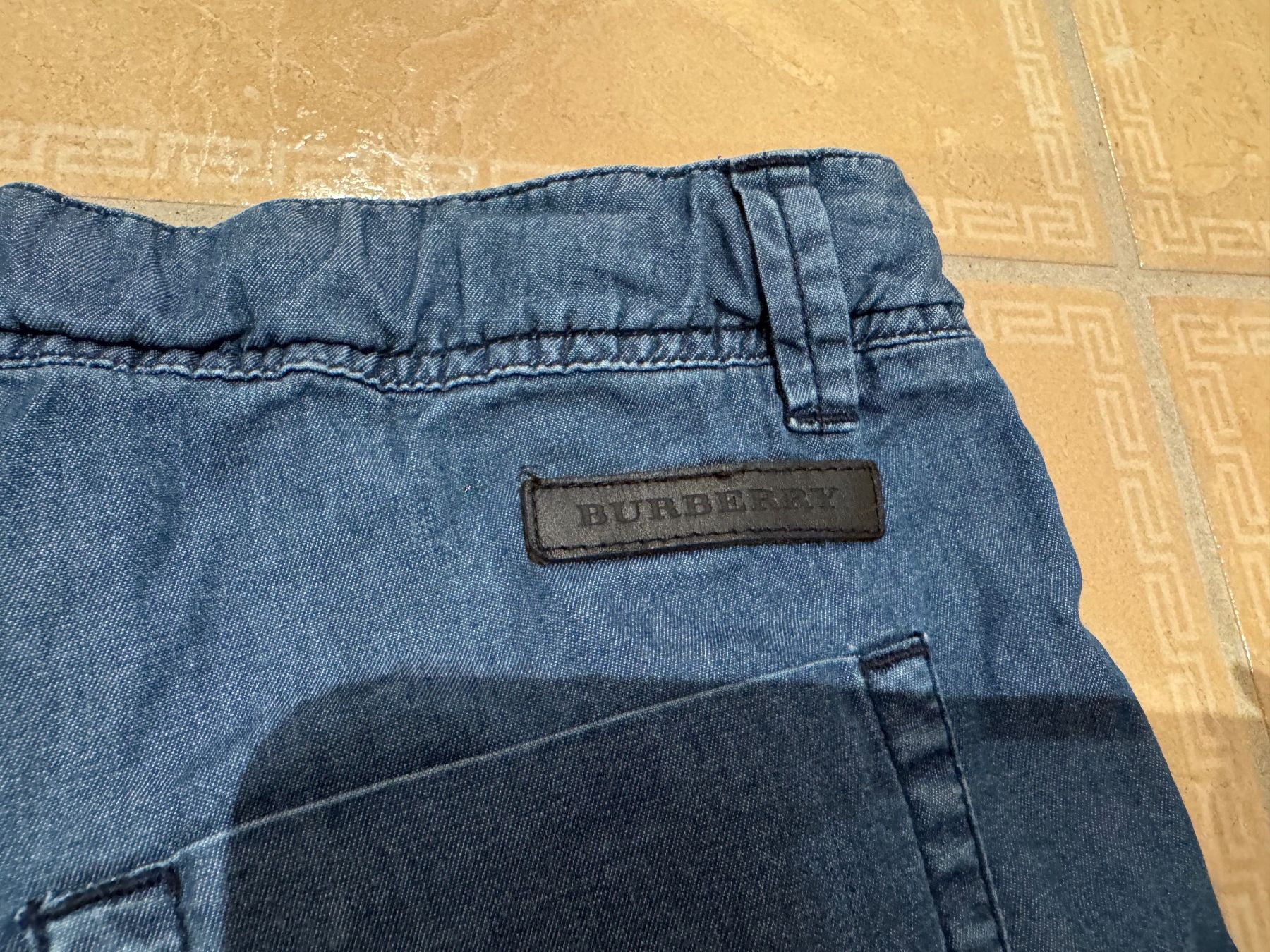 Burberry Pantaloni: Burberry schöne kurze Hose, 8J 128 – Usato da Klingnau venduto da Markus14 3
