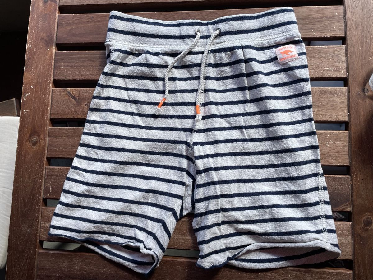 H&M Pantaloni: H&M Sweat-Shorts, Gr. 140, Gestreift – Usato da Bern venduto da brup