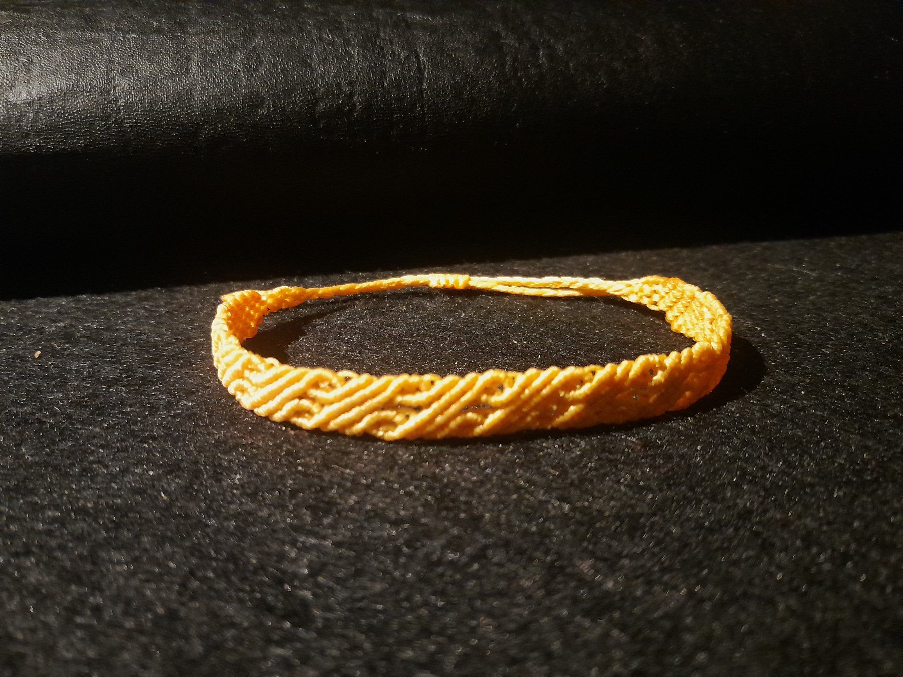 Bracciali & Braccialetti: handgefertigtes Makramee Armband – Nuovo (secondo la descrizione) da Pfäffikon ZH venduto da Emporos_42