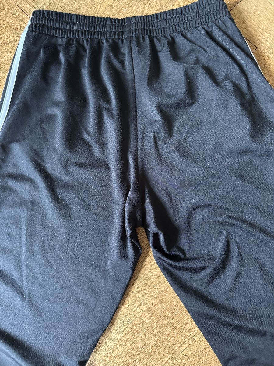 Adidas Pantaloni: Adidas Trainerhose schwarz M – Usato da Bern venduto da tob_m7nn 2