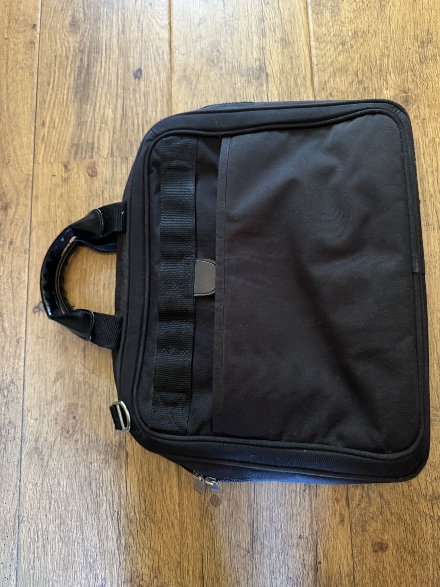 Sacs: HP Laptop Bag - Stylish, Practical, Excellent Condition! – D'occasion à Zürich par olalinda 1
