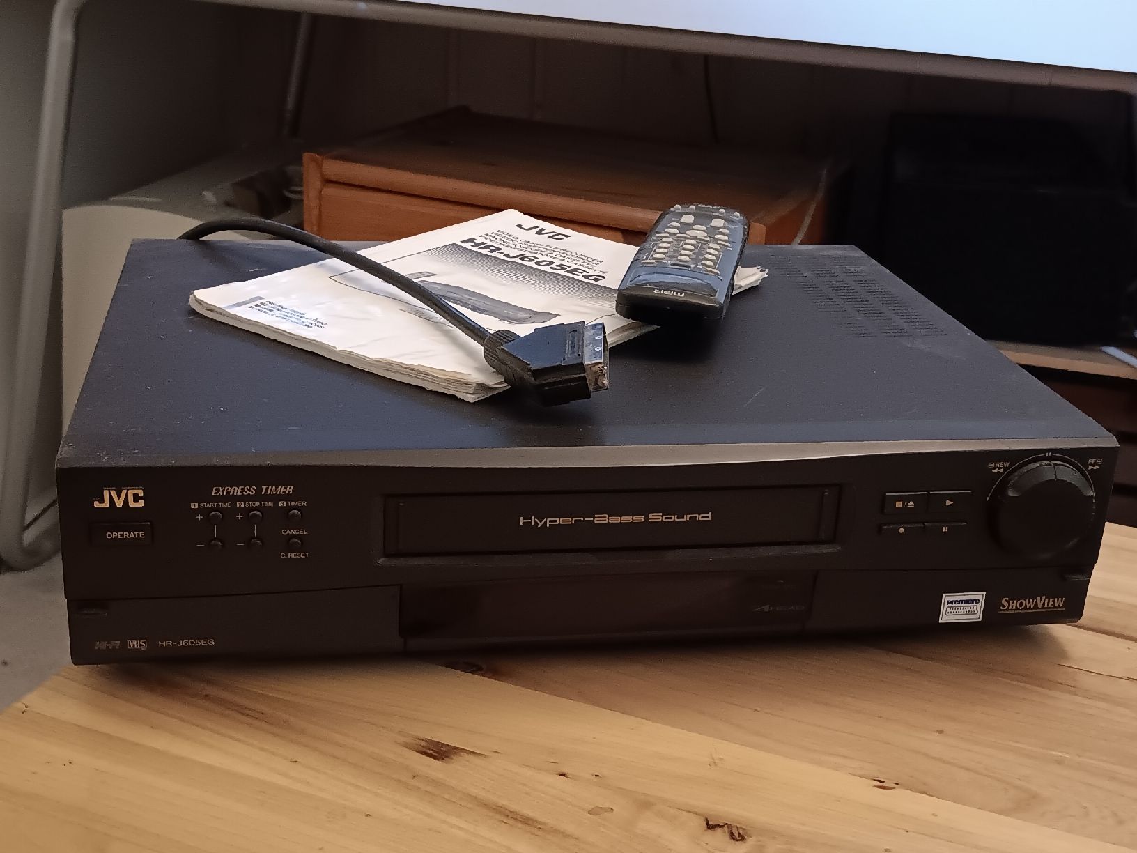 JVC Aufnahmegeräte: JVC Video Recorder plus ca.30 Cassetten – Gebraucht aus Rodels von sol_pq169 1