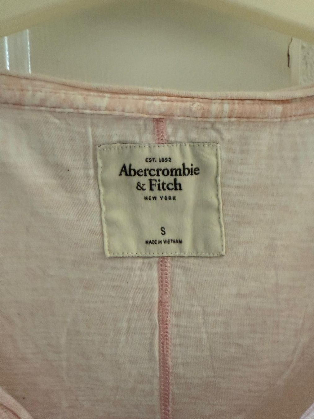 Abercrombie T-Shirts: Abercrombie & Fitch T-Shirt – Gebraucht aus Bern von jbern3012 1