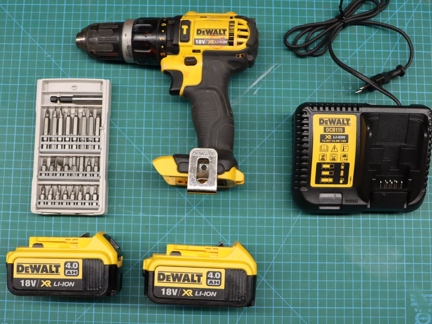 Dewalt Tutti gli attrezzi: DeWalt DCD785 Akkuschrauber Set – Usato da Emmetten venduto da Super008