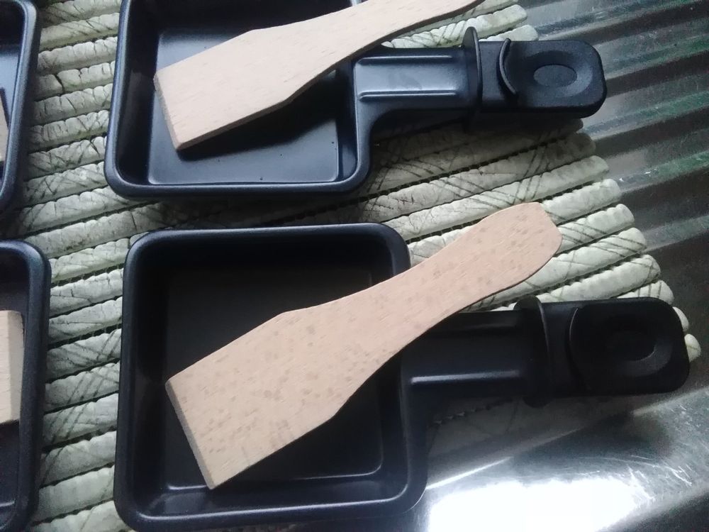 Yoassi Raclette Pfännchen 8er Set - Antihaftbeschichtet Mit Nylon Schaufeln Für Raclette Grill