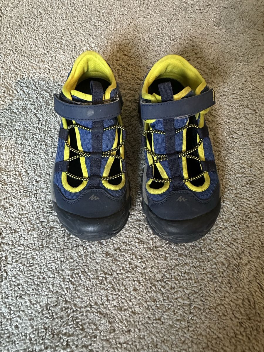 Decathlon Scarpe per ragazzi: Decathleon Sandals Gr. 33 – Usato da Büren an der Aare venduto da bradlee512