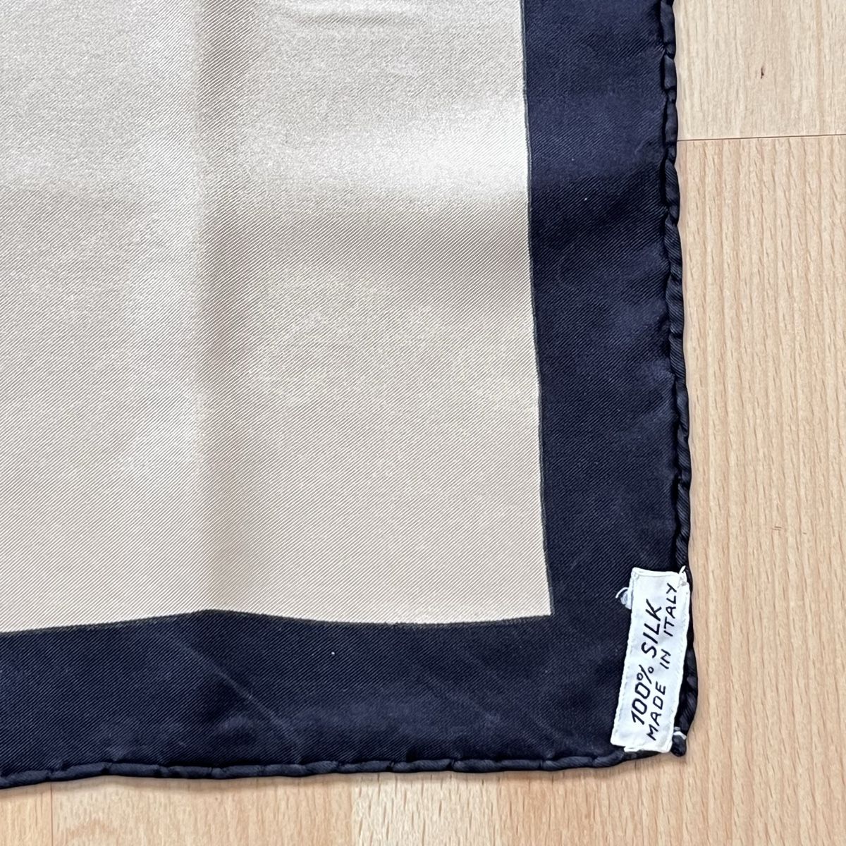 Foulards, Tücher & Schals: Carré de soie vintage – Neu (gemäss Beschreibung) aus Vuisternens-devant-Romont von ribouldog 5