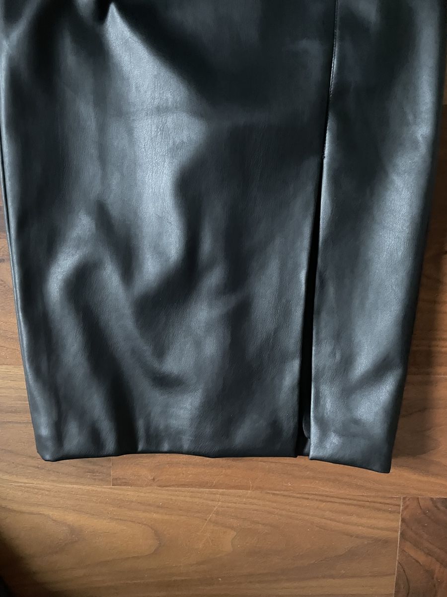 H&M Röcke: Jupe mi longue simili cuir  – Neu und originalverpackt aus Sion von bru_xj6r 1