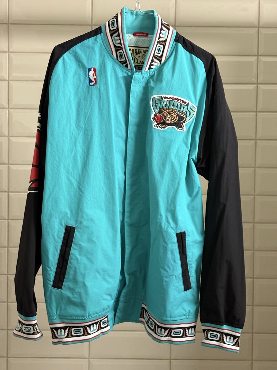 Mitchell & Ness Giacche: Mitchell & Ness NBA AUTHENTIC WARM UP JACKET VANCOUVER GRIZZ – Nuovo (secondo la descrizione) da Regensdorf venduto da k0nkret