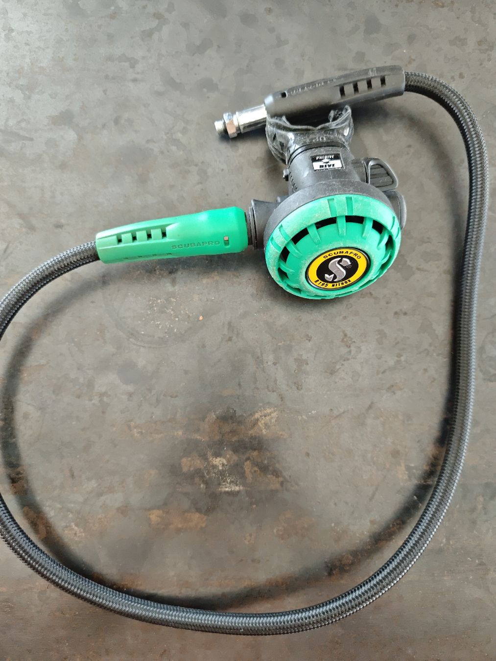 Scubapro Respiratori & Giubbotti: Second stage Scubapro R195 - Miflex – Usato da Zürich venduto da yhautier