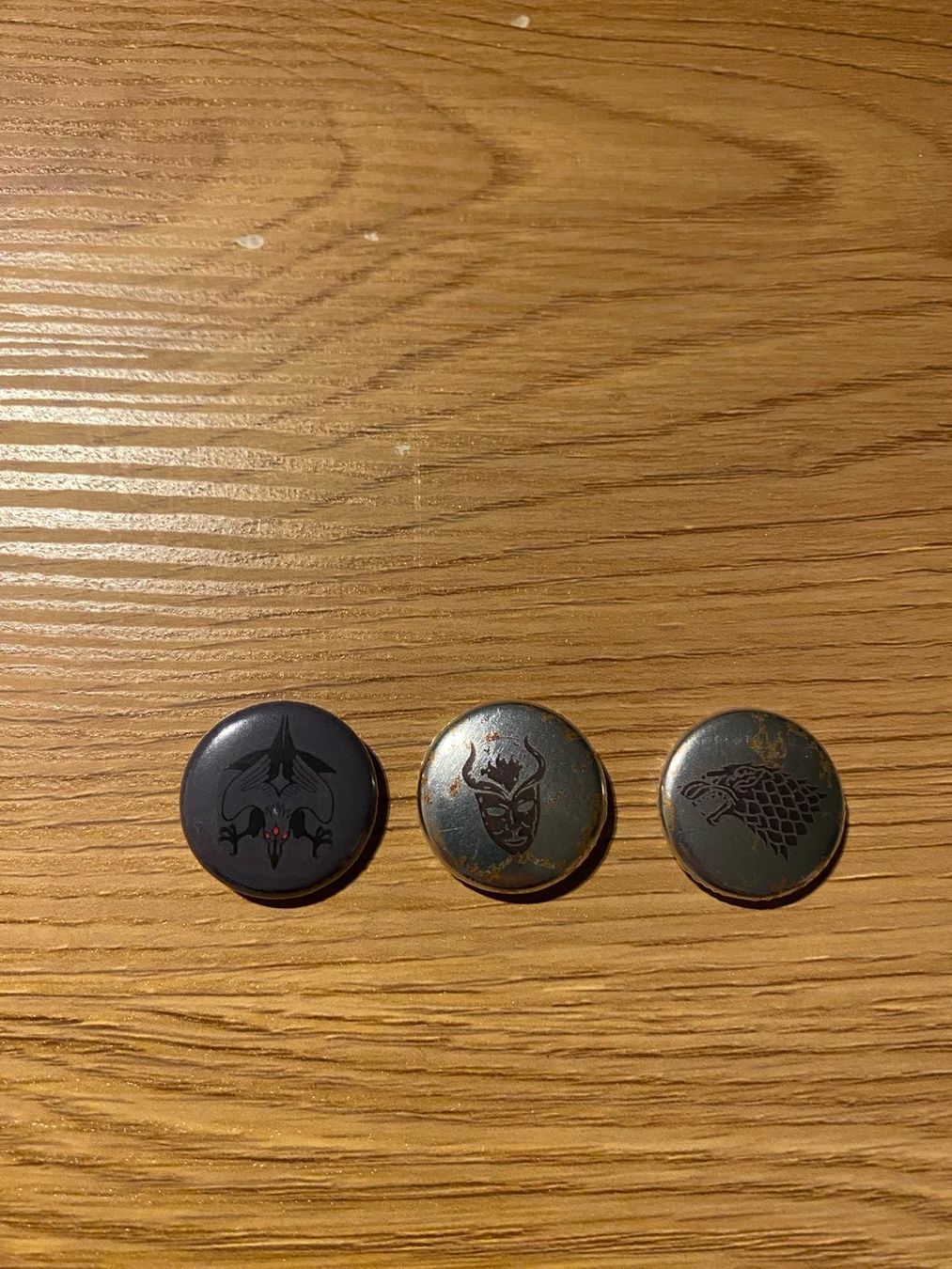 Plaketten & Abzeichen: Game of Thrones Pins – Neu und originalverpackt aus Dübendorf von LeoneDelPiero