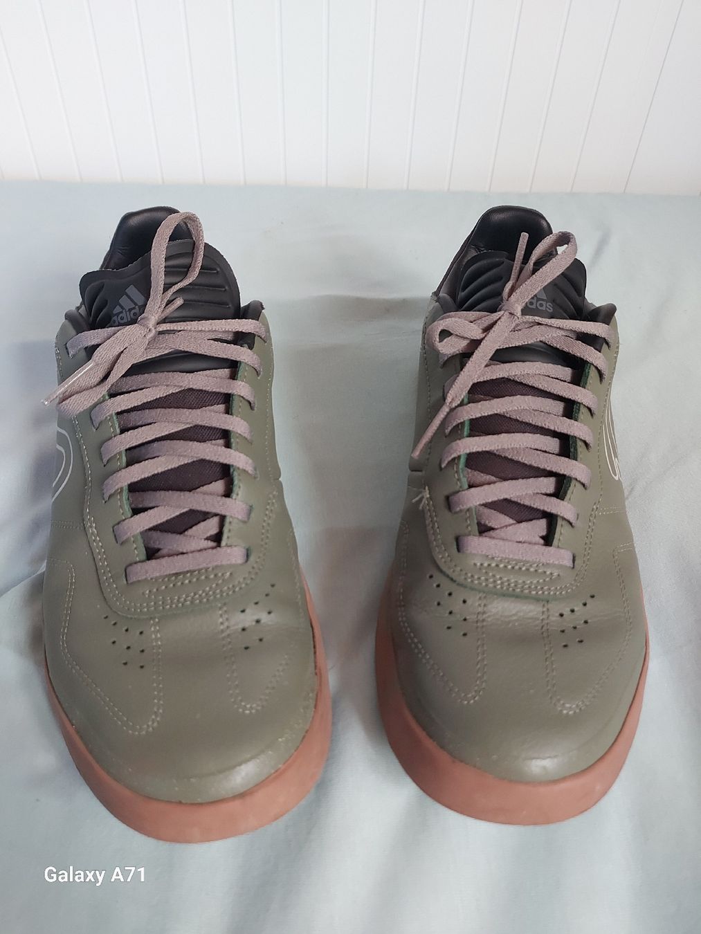 Adidas Chaussures hommes: Adidas Schuh Grösse 44 – D'occasion à Rumisberg par AaronRodgers81 1