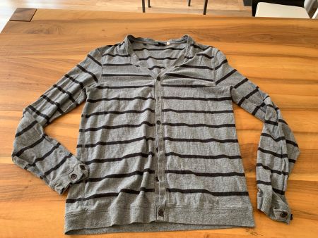 GUESS tolle leichte Strickjacke Gr. M