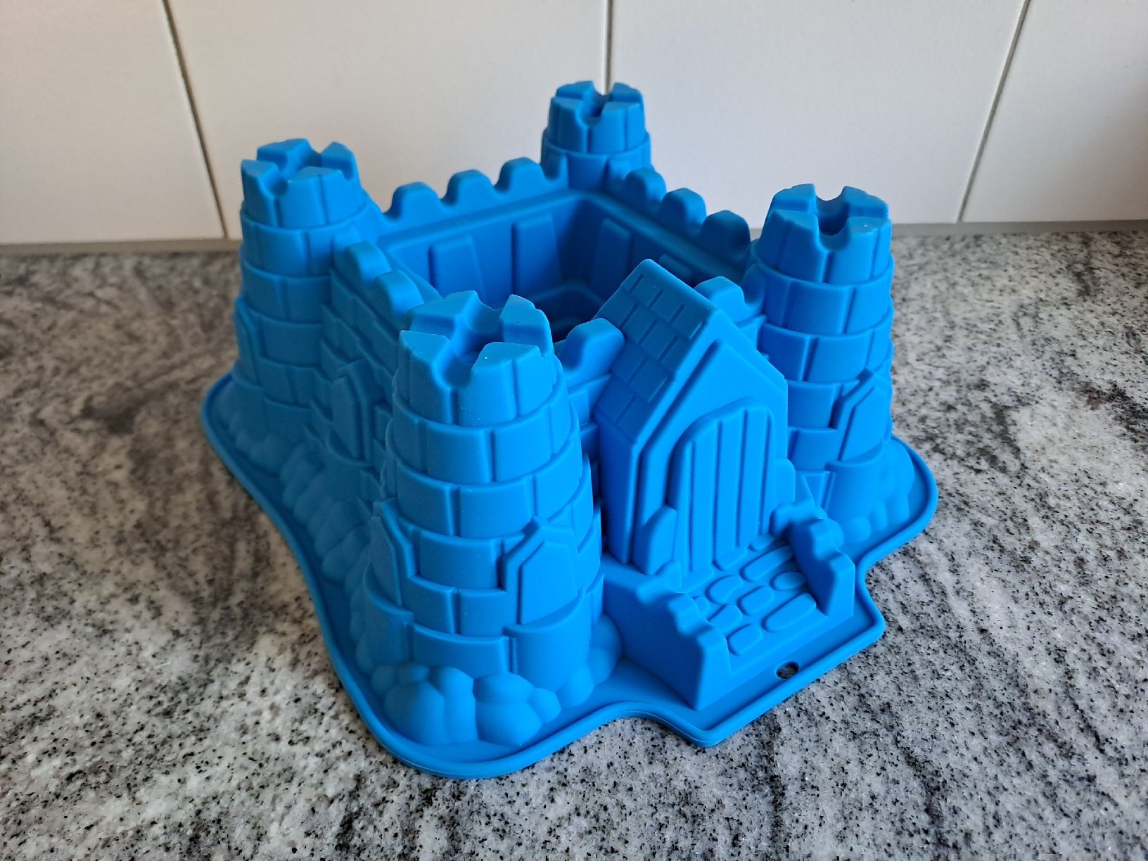 Backformen: Kuchenform Schloss Silikon blau – Gebraucht aus Rickenbach LU von bishiida 1