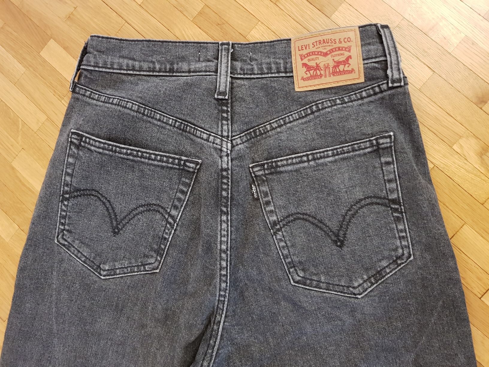 Levi's Jeans: Levi's Mom Jeans Taille Haute 27 gris. – Usato da Veyrier venduto da sosozizou 3