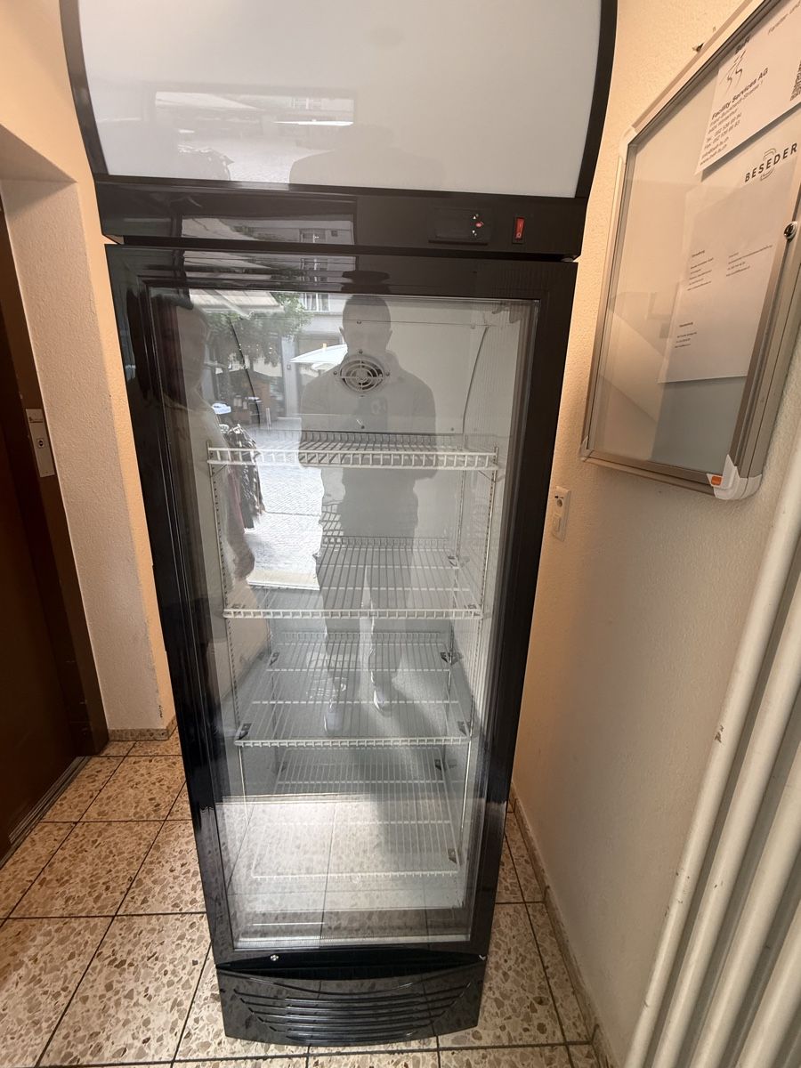 Réfrigérateurs: Kühlschränke Vitrine  – Défectueux à Zürich par pey_mtw2 1