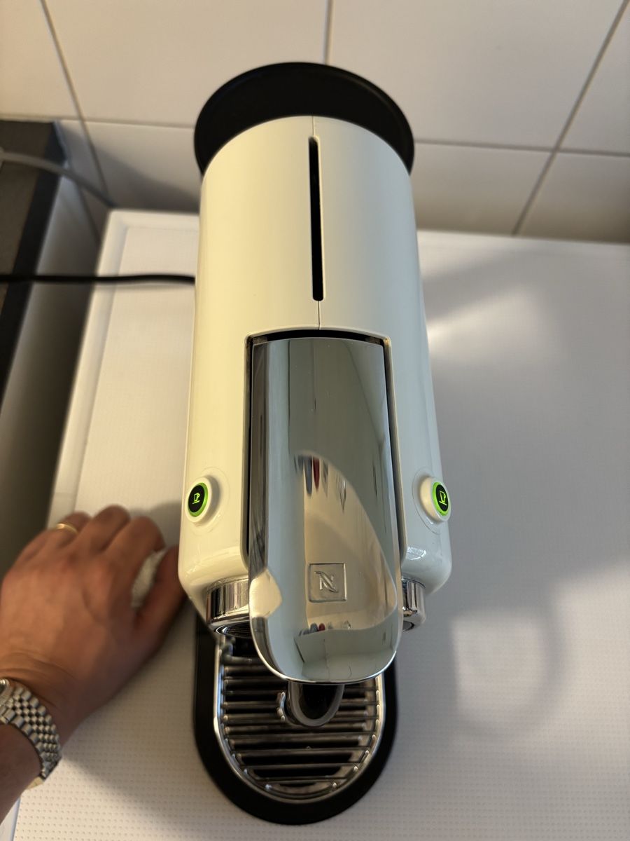 De'Longhi Machines à café & Machines à expresso: Machine à café Nespresso DeLonghi Cream – D'occasion à GENÈVE par Gaasss 3