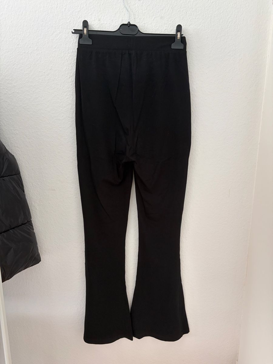 Leggings: Schwarze Schlaghose – Gebraucht aus Ettingen von ale_q6zz 1