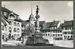 AK sw Zofingen AG Thutplatz belebt, Bahnstempel ≈ 1956 