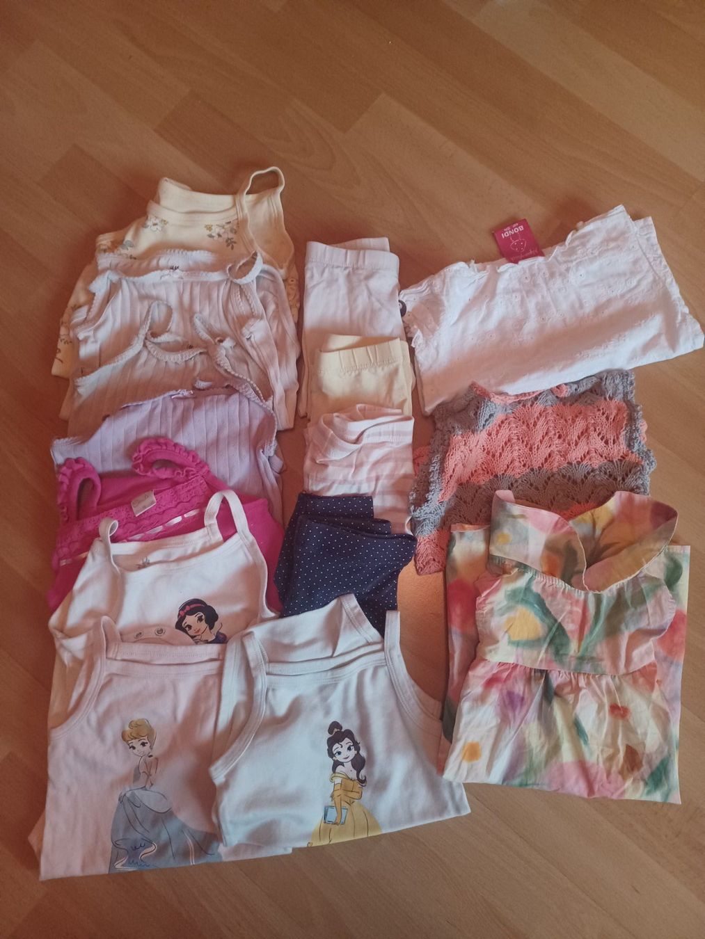 Lotti & Set di vestiti: 16 teiliges Mädchen-Sommerpaket 92 – Usato da Matt venduto da Remonso