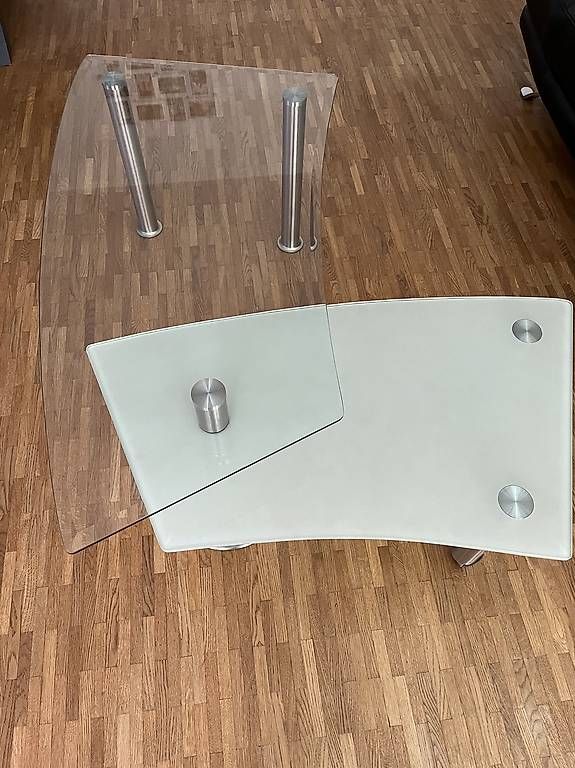 Tables: Table basse adaptable en verre.Prix 20 fr – D'occasion à Biel/Bienne par jos_j7jy