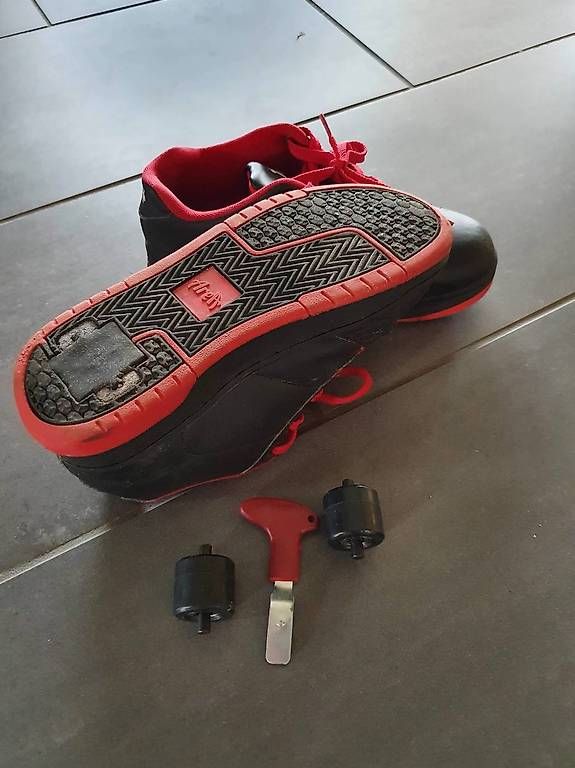 Schuhe für Jungen: chaussure à roulette garçon T 37 – Gebraucht aus Ste-Croix von tougaz 2