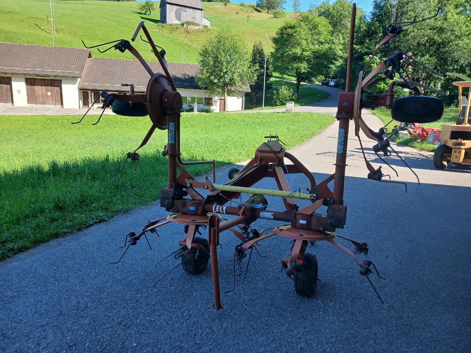 Lely Tutte le macchine: Kreiselheuer  – Usato da Krinau venduto da P.grob 1