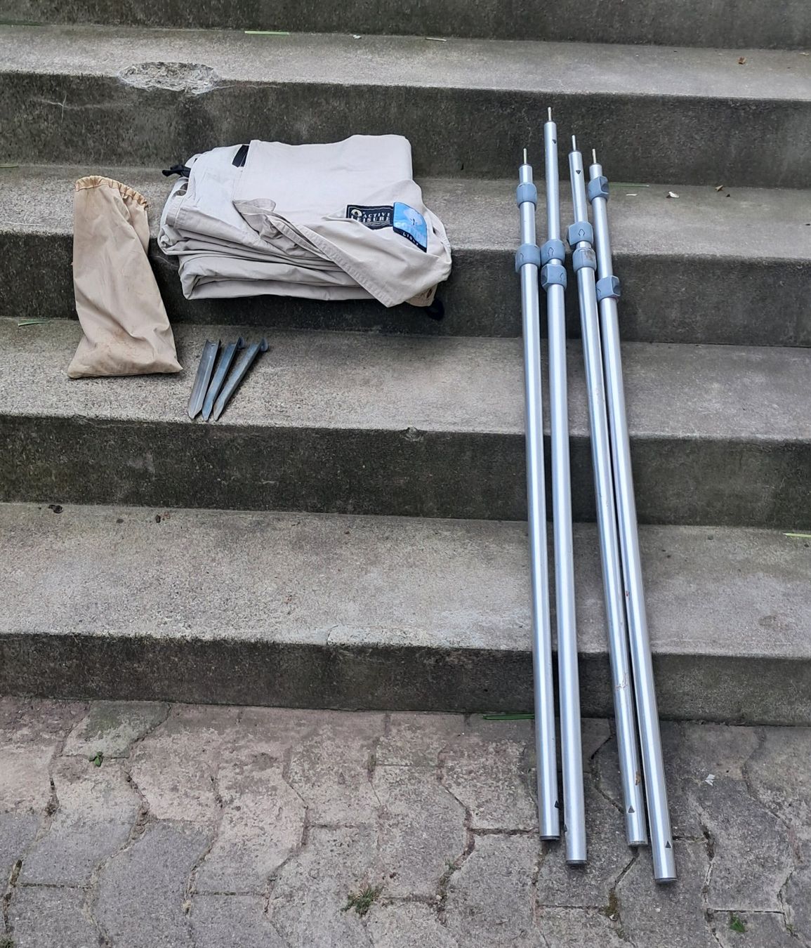 Vorzelte & Markisen: Sonnensegel mit Teleskopstangen – Gebraucht aus bubikon von lauramon