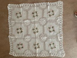 VINTAGE Handbestickte 100x100 Tischdecken mitschönen Spitzen