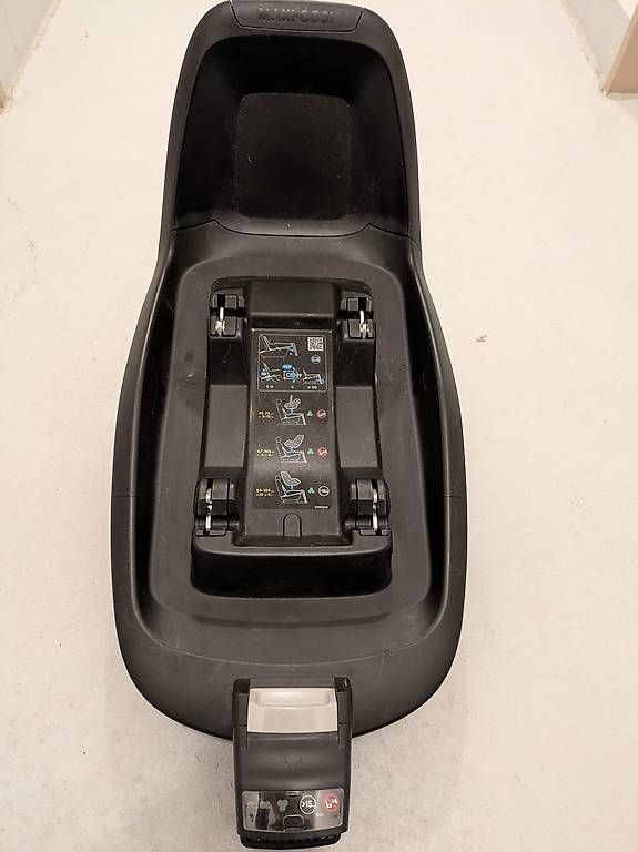 Seggiolini per auto: Isofix 2-way Station – Usato da Muttenz venduto da Tuiii