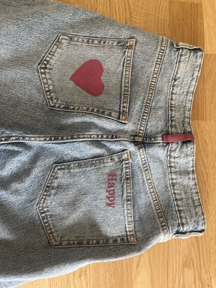 Jeans: Hellblaue Jeans mit Herz-Print Gr. 38 – Usato da Ostermundigen venduto da leo_n8v2 2