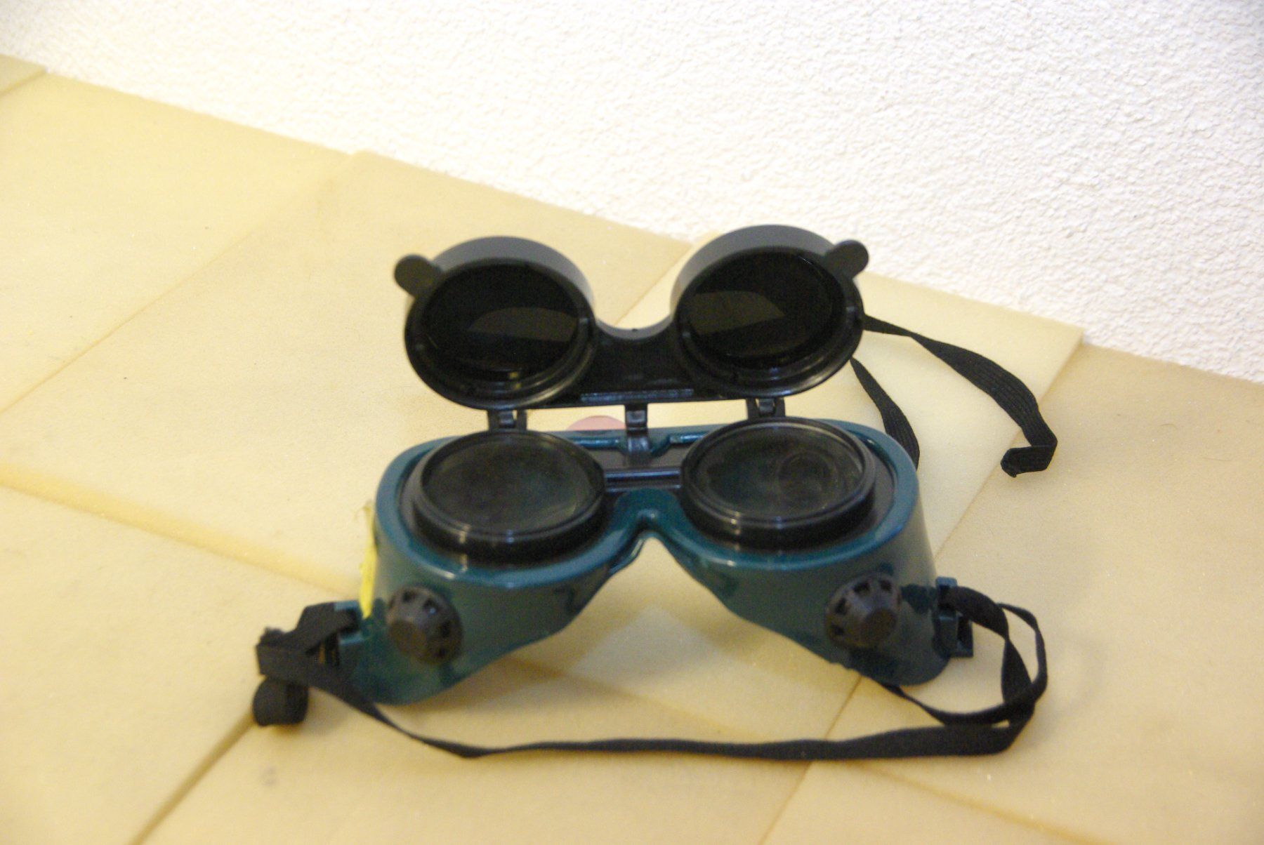 Brillen & Gläser: Schweissbrille mit Klappgläser, grün – Gebraucht aus Herisau von Cevianer1844 1