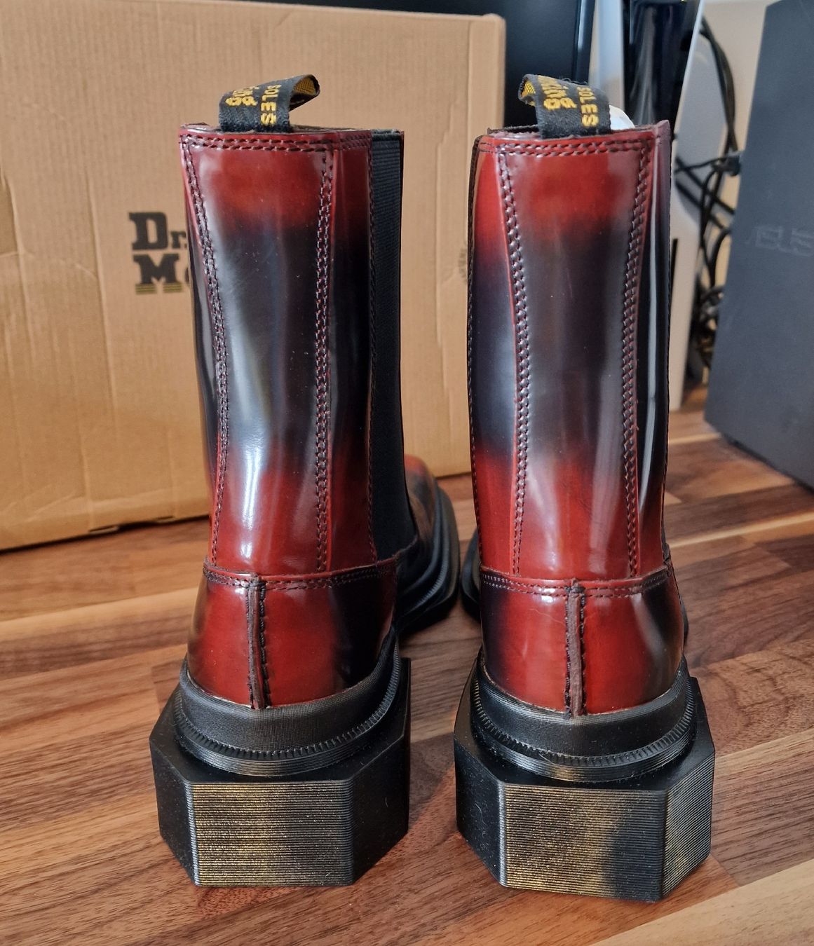 Dr. Martens Scarpe da donna: Dr. Martens Gr. 39 OVP Cherry Red/ black – Nuovo e nell'imballaggio originale da Schlieren venduto da jen_x559 2