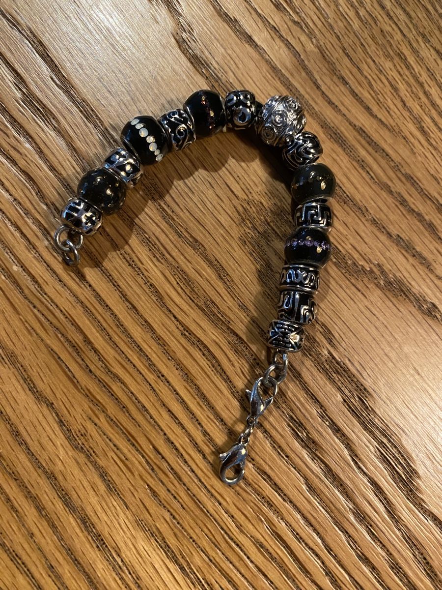 Armbänder & -reifen: Armband mit vielen Charms – Gebraucht aus Muri AG von sonneblueme10