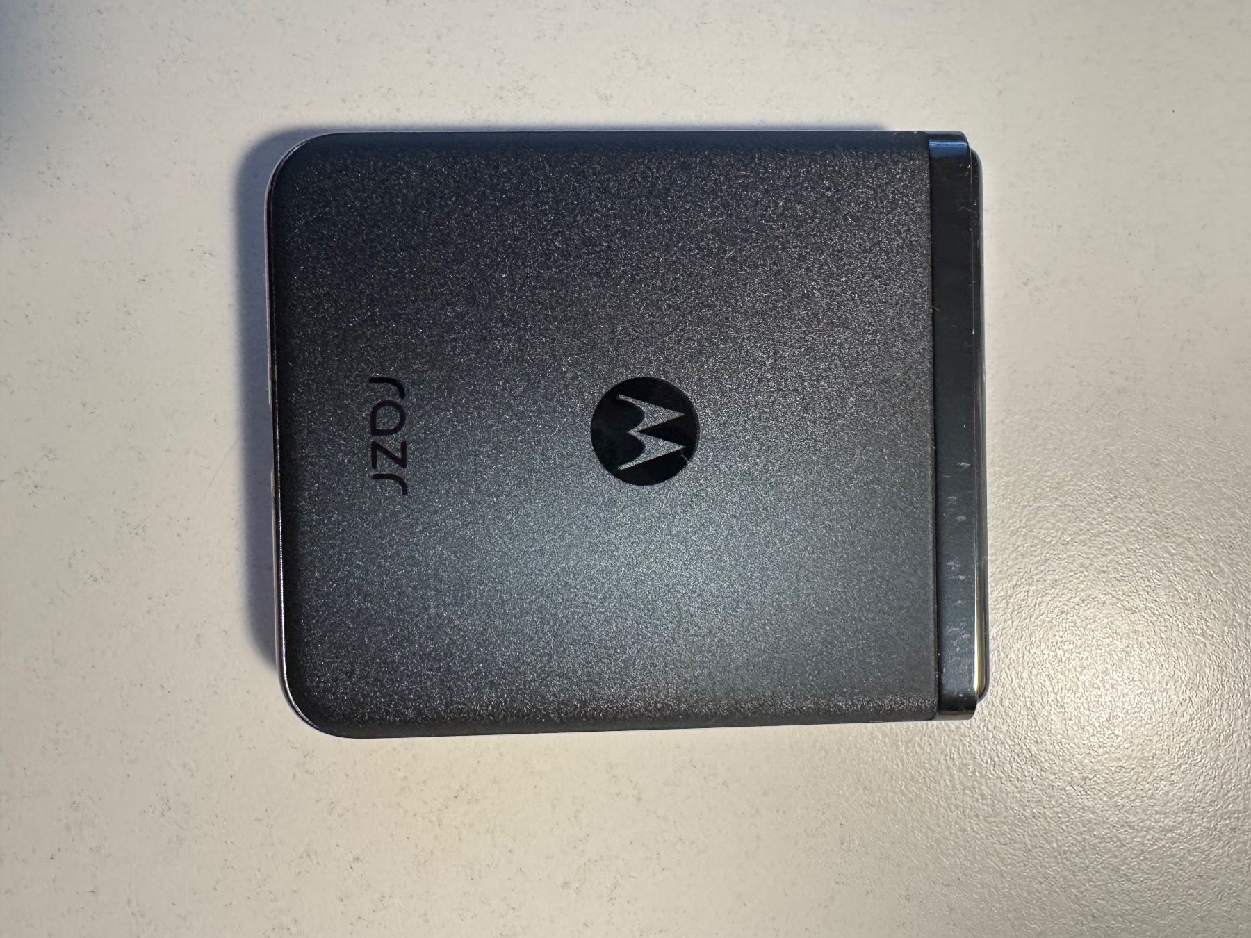 Motorola Telefoni cellulari / Smartphones: Motorola Razr 40 Ultra Schwarz – Usato da Holzhäusern ZG venduto da Promaf 3