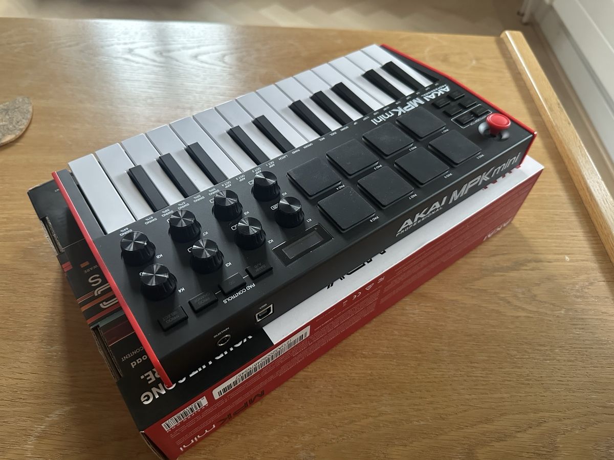 Akai Mischpulte: AKAI MPK Mini – Neu (gemäss Beschreibung) aus Thalwil von Fitzrovia 1
