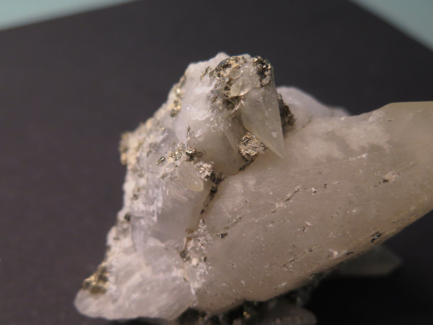 Minerali & Pietre curative: Calcit mit Pyrit von Peru ca. 248 gr. – Usato da Schaffhausen venduto da Yamakana51L8736OQ8 2