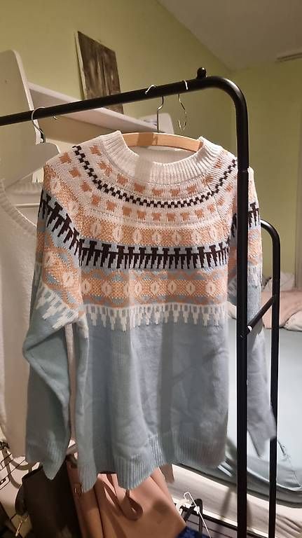 Lotti di vestiti: Wunderschönes Pullover Set für den Herbst/Winter, Grösse M – Usato da Zürich venduto da Ralaualiyas
