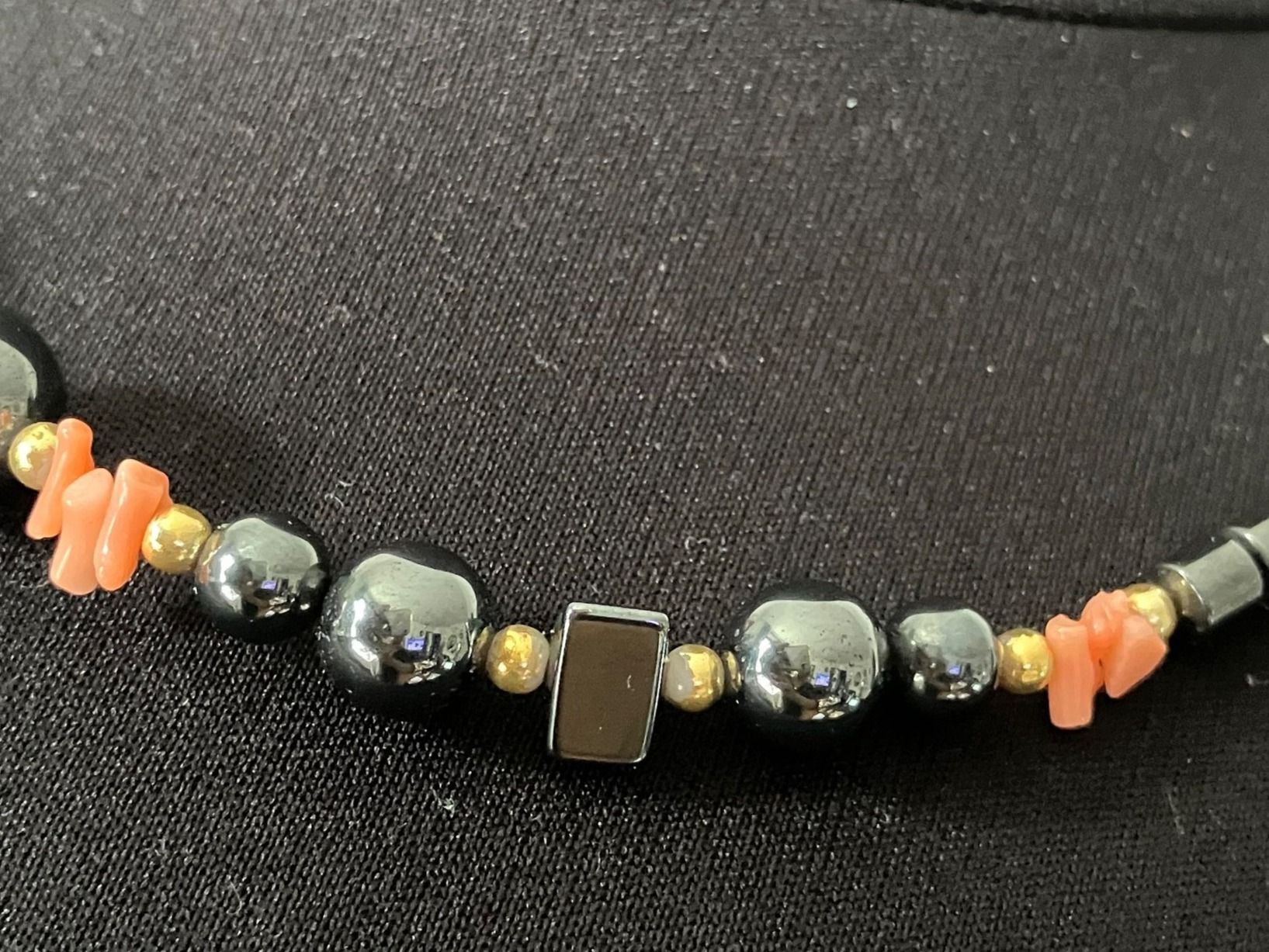 Colliers: Collier Hematites  Et Corail – D'occasion à Peseux par CharmeCommerce 2